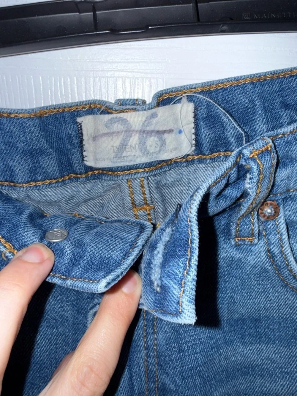 Free People We The Free Raw Hem Straight Leg Jean in Vintage Indigo Size 26 - Picture 2 of 4